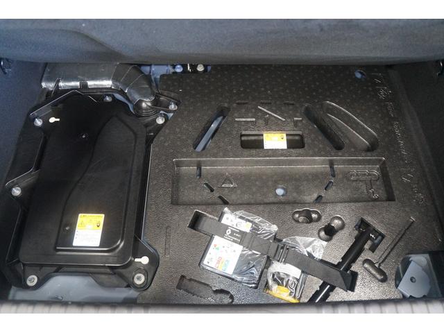 ルーテシア Ｅ－テックハイブリッド　レザーパック　アクティブブレーキ　レーンキープアシスト　　クルーズコントロール　純正ナビ　Ｂカメラ　ＴＶ　前後ドライブレコーダー　障害物センサー　革シート　シートヒーター　ＥＴＣ　禁煙　スマートキー　ＵＳＢ端子（55枚目）