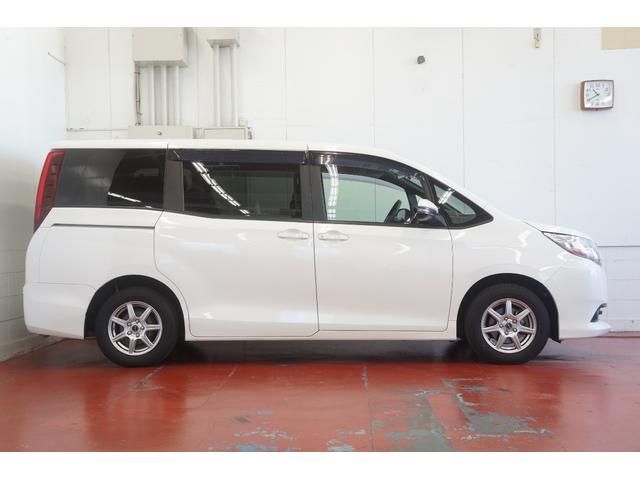 ノア Ｘ　Ｖパッケージ　純正ナビ　Ｂカメラ　ＴＶ　両側Ｓドア　ダブルオートエアコン　電動ドアミラー　ＥＴＣ　ドライブレコーダー　禁煙　キーレスキー　Ｂｌｕｅｔｏｏｔｈ接続（4枚目）