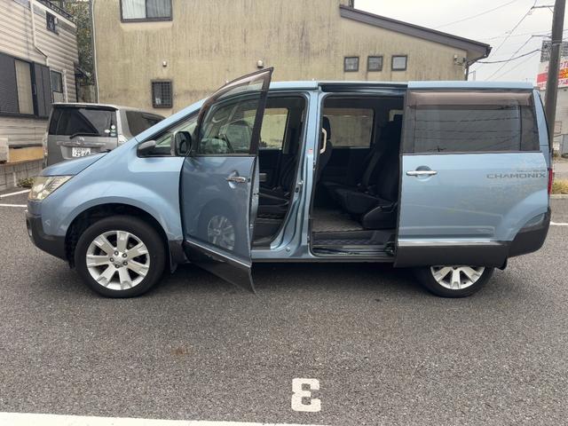 デリカD:5 シャモニー 買取り直販車 ナビ バックカメラ 4WD 両側電動スライドドア 後席モニター 7人乗り パワーシート シートヒーター クルコン HIDライト フォグ スマートキー 禁煙車 パドルシフト 純正アルミ(6枚目)