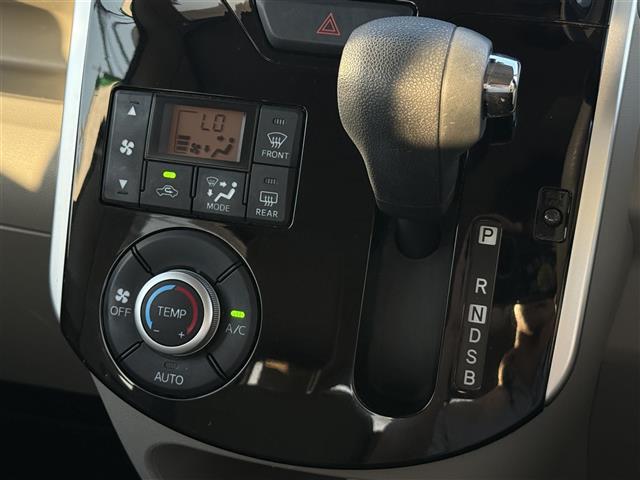 シフォン G スマートアシスト ベンチシート キーレス メモリーナビ 衝突軽減装置 ABS 横滑り防止装置 フルセグ シートヒーター オートハイビーム スマートキー オートライト DVD アイドリングストップ ETC オートエアコン(35枚目)