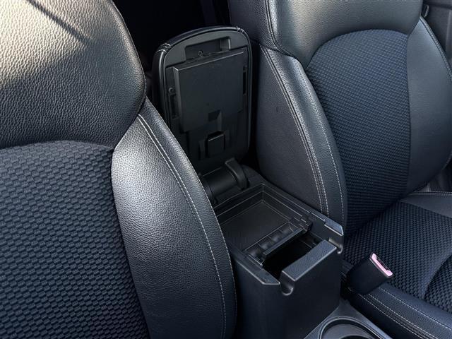 フォレスター 2.0XT アイサイト 衝突被害軽減装置 フルセグ地デジTV 車線逸脱警告 Bluetoothオーディオ アクセスキー パワ-シ-ト Wエアバッグ AAC ターボモデル 運転席エアバッグ メモリーナビ オートライト ABS(41枚目)