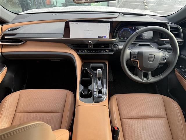 クラウンスポーツ Z 車線逸脱警報 AWD クルコン 横滑り防止装置 エアバッグ 本革 メモリナビ キーレス ABS ナビ アイドリングストップ スマートエントリー マルチビューカメラ 衝突回避ブレーキ 電動トランク(2枚目)