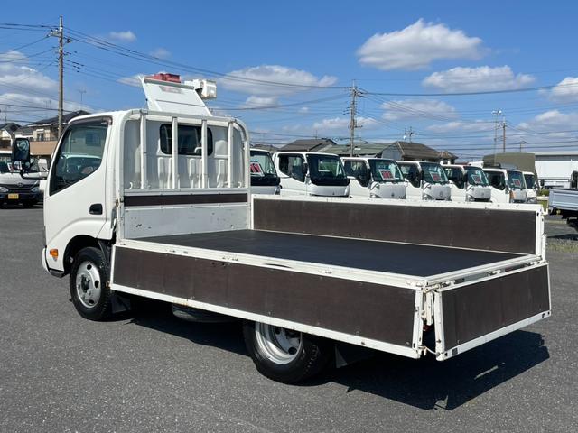 デュトロ ベースグレード　３ｔ　全低床　６速ＭＴ　ワンタッチハンドゲート　ＥＴＣ　電動格納ミラー　アイドリングストップ　横滑り防止（10枚目）