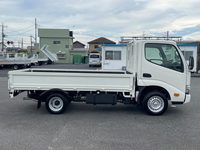 ダイナトラック ロングジャストロー　１．２５ｔ　超低床　ガソリン　６速ＡＴ　登録済未使用車　Ｇパッケージ　衝突軽減システム　ＬＥＤヘッドライト・フォグ　電動格納ミラー　キーレス　オートハイビーム　車線逸脱　Ｐセンサー　バックカメラ（4枚目）