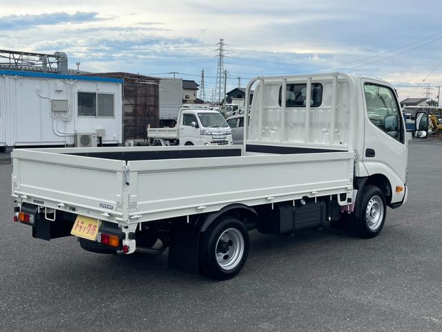 ダイナトラック ロングジャストロー　１．２５ｔ　超低床　ガソリン　６速ＡＴ　登録済未使用車　Ｇパッケージ　衝突軽減システム　ＬＥＤヘッドライト・フォグ　電動格納ミラー　キーレス　オートハイビーム　車線逸脱　Ｐセンサー　バックカメラ（5枚目）