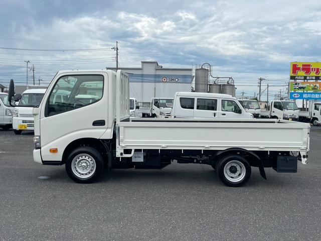 ダイナトラック ロングジャストロー　１．２５ｔ　超低床　ガソリン　６速ＡＴ　登録済未使用車　Ｇパッケージ　衝突軽減システム　ＬＥＤヘッドライト・フォグ　電動格納ミラー　キーレス　オートハイビーム　車線逸脱　Ｐセンサー　バックカメラ（8枚目）