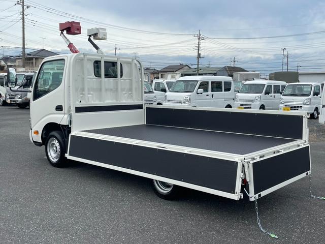 ダイナトラック ロングジャストロー　１．２５ｔ　超低床　ガソリン　６速ＡＴ　登録済未使用車　Ｇパッケージ　衝突軽減システム　ＬＥＤヘッドライト・フォグ　電動格納ミラー　キーレス　オートハイビーム　車線逸脱　Ｐセンサー　バックカメラ（10枚目）