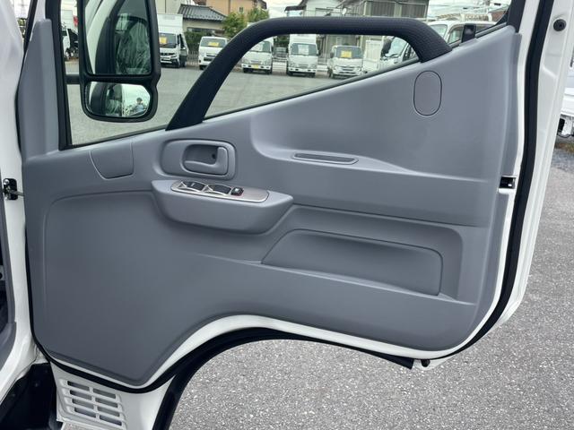 ダイナトラック ロングジャストロー　１．２５ｔ　超低床　ガソリン　６速ＡＴ　登録済未使用車　Ｇパッケージ　衝突軽減システム　ＬＥＤヘッドライト・フォグ　電動格納ミラー　キーレス　オートハイビーム　車線逸脱　Ｐセンサー　バックカメラ（24枚目）