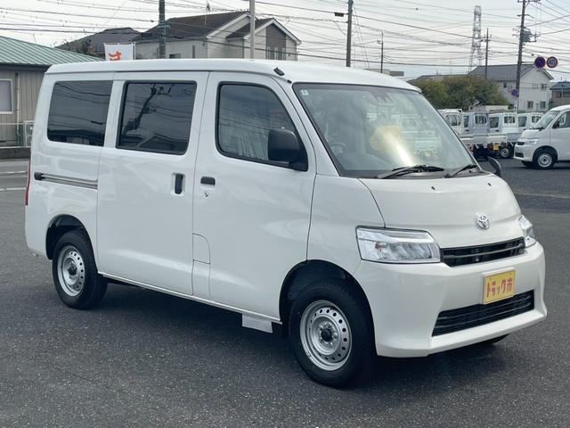 タウンエースバン ＧＬ　０．７ｔ　ＧＬ　４ＷＤ　４速ＡＴ　登録済未使用車　ＬＥＤヘッドライト　パワーウインドウ　衝突軽減システム　横滑り防止　Ｐセンサー　アイドリングストップ　キーレス（2枚目）