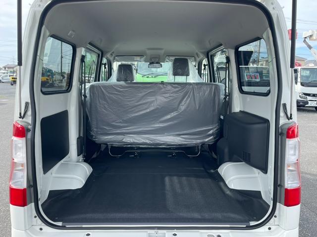 タウンエースバン ＧＬ　０．７ｔ　ＧＬ　４ＷＤ　４速ＡＴ　登録済未使用車　ＬＥＤヘッドライト　パワーウインドウ　衝突軽減システム　横滑り防止　Ｐセンサー　アイドリングストップ　キーレス（12枚目）