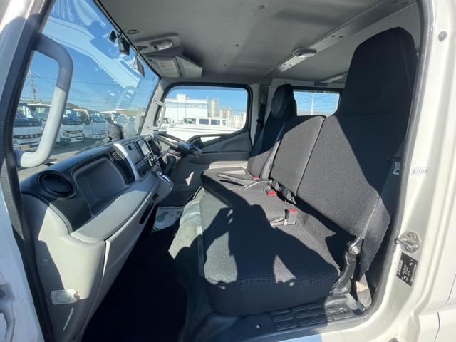 キャンター Ｗキャブロング全低床　１．５ｔ　全低床　Ｗキャブ　６速セミＡＴ　ナビＴＶ　ＥＴＣ　バックカメラ　キーレス　ドライブレコーダー前方　坂道発進補助　衝突軽減システム　車線逸脱　横滑り防止　リアヒーター（13枚目）