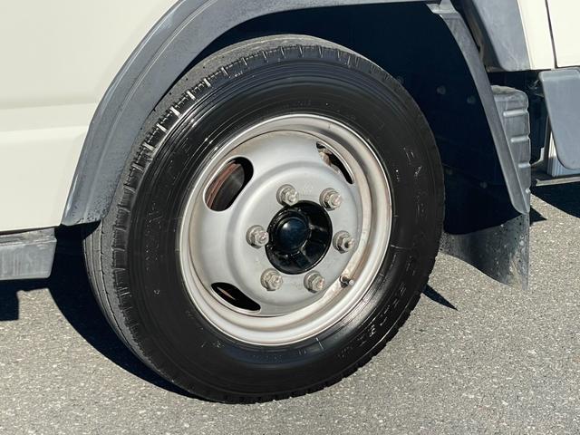 キャンター Ｗキャブロング全低床　１．５ｔ　全低床　Ｗキャブ　６速セミＡＴ　ナビＴＶ　ＥＴＣ　バックカメラ　キーレス　ドライブレコーダー前方　坂道発進補助　衝突軽減システム　車線逸脱　横滑り防止　リアヒーター（26枚目）