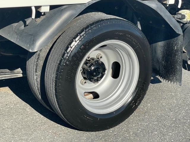 キャンター Ｗキャブロング全低床　１．５ｔ　全低床　Ｗキャブ　６速セミＡＴ　ナビＴＶ　ＥＴＣ　バックカメラ　キーレス　ドライブレコーダー前方　坂道発進補助　衝突軽減システム　車線逸脱　横滑り防止　リアヒーター（27枚目）