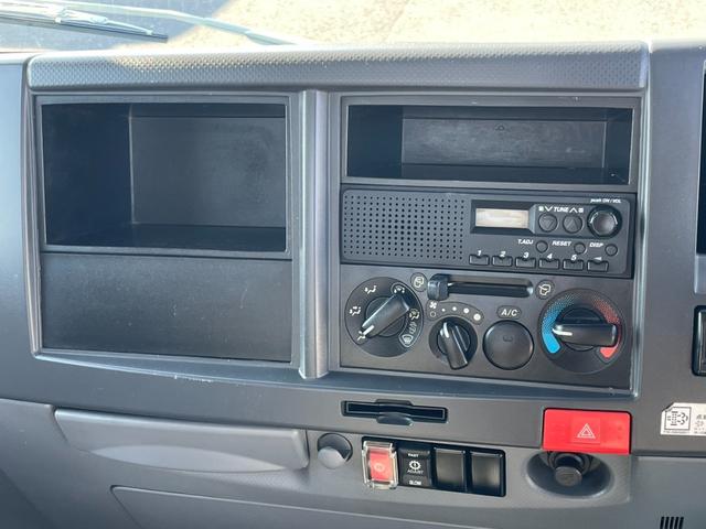 エルフトラック ロングフルフラットロー　２．９５ｔ　標準ロング　全低床　アルミブロック　６速セミＡＴ　鳥居鉄板　荷台床縞板鋼板　工具箱　サイドマーカー　ＡＳＲ　アイドリッグストップ　電動格納ミラー　キーレス　ルームランプ（16枚目）