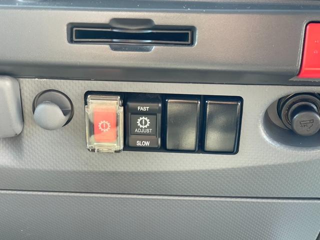 エルフトラック ロングフルフラットロー　２．９５ｔ　標準ロング　全低床　アルミブロック　６速セミＡＴ　鳥居鉄板　荷台床縞板鋼板　工具箱　サイドマーカー　ＡＳＲ　アイドリッグストップ　電動格納ミラー　キーレス　ルームランプ（19枚目）