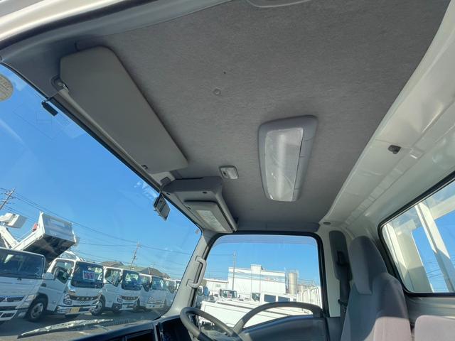 エルフトラック ロングフルフラットロー　２．９５ｔ　標準ロング　全低床　アルミブロック　６速セミＡＴ　鳥居鉄板　荷台床縞板鋼板　工具箱　サイドマーカー　ＡＳＲ　アイドリッグストップ　電動格納ミラー　キーレス　ルームランプ（24枚目）