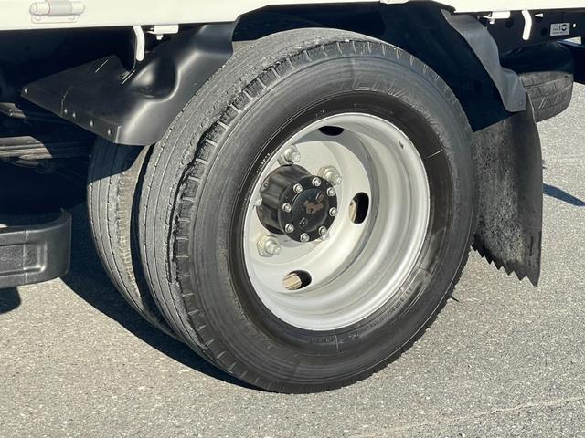 エルフトラック ロングフルフラットロー　２．９５ｔ　標準ロング　全低床　アルミブロック　６速セミＡＴ　鳥居鉄板　荷台床縞板鋼板　工具箱　サイドマーカー　ＡＳＲ　アイドリッグストップ　電動格納ミラー　キーレス　ルームランプ（26枚目）