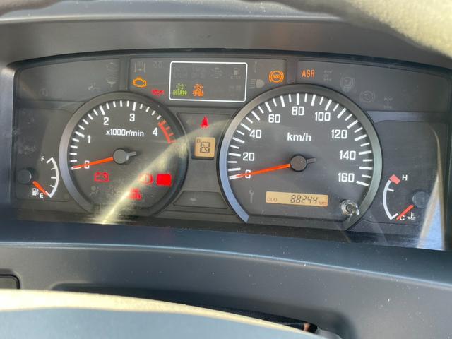 エルフトラック ロングフルフラットロー　２．９５ｔ　標準ロング　全低床　アルミブロック　６速セミＡＴ　鳥居鉄板　荷台床縞板鋼板　工具箱　サイドマーカー　ＡＳＲ　アイドリッグストップ　電動格納ミラー　キーレス　ルームランプ（29枚目）