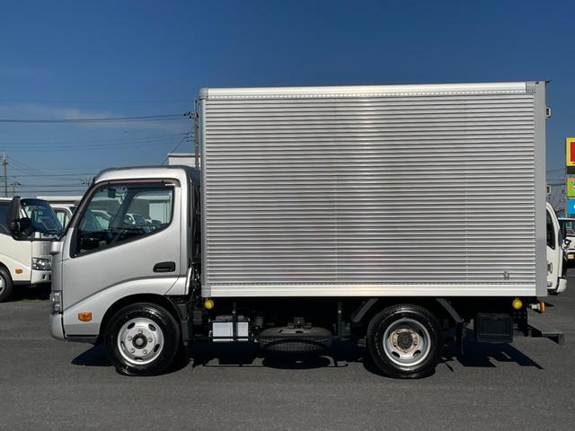 デュトロ ２ｔ　アルミドライバン　全低床　２ｔ　アルミドライバン　全低床　６速ＭＴ　ナビＴＶ　ドラレコ　バックカメラ　ラッシングレール２段　ＬＥＤヘッドライト　電動格納ミラー　坂道発進補助装置　衝突軽減システム　車線逸脱　夏タイヤ積込（8枚目）