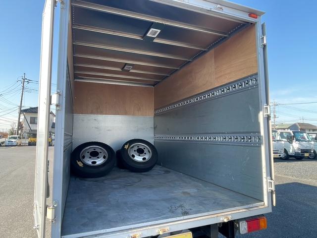 デュトロ ２ｔ　アルミドライバン　全低床　２ｔ　アルミドライバン　全低床　６速ＭＴ　ナビＴＶ　ドラレコ　バックカメラ　ラッシングレール２段　ＬＥＤヘッドライト　電動格納ミラー　坂道発進補助装置　衝突軽減システム　車線逸脱　夏タイヤ積込（12枚目）