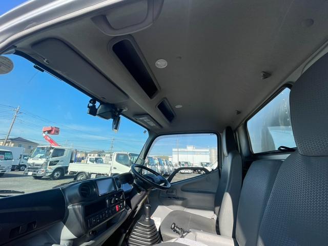 デュトロ ２ｔ　アルミドライバン　全低床　２ｔ　アルミドライバン　全低床　６速ＭＴ　ナビＴＶ　ドラレコ　バックカメラ　ラッシングレール２段　ＬＥＤヘッドライト　電動格納ミラー　坂道発進補助装置　衝突軽減システム　車線逸脱　夏タイヤ積込（26枚目）