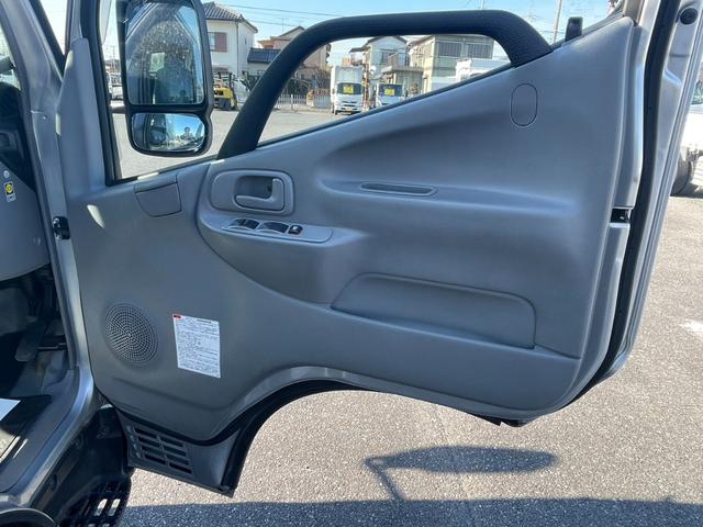 デュトロ ２ｔ　アルミドライバン　全低床　２ｔ　アルミドライバン　全低床　６速ＭＴ　ナビＴＶ　ドラレコ　バックカメラ　ラッシングレール２段　ＬＥＤヘッドライト　電動格納ミラー　坂道発進補助装置　衝突軽減システム　車線逸脱　夏タイヤ積込（27枚目）