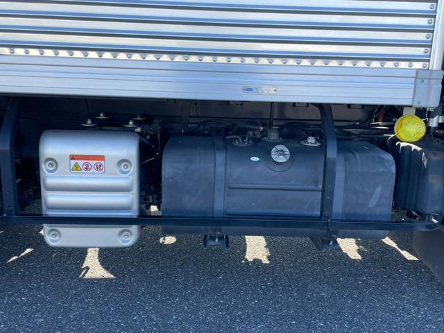 デュトロ ２ｔ　アルミドライバン　全低床　２ｔ　アルミドライバン　全低床　６速ＭＴ　ナビＴＶ　ドラレコ　バックカメラ　ラッシングレール２段　ＬＥＤヘッドライト　電動格納ミラー　坂道発進補助装置　衝突軽減システム　車線逸脱　夏タイヤ積込（28枚目）