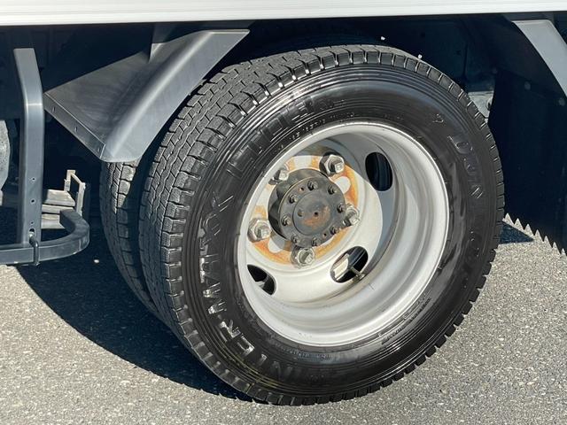デュトロ ２ｔ　アルミドライバン　全低床　２ｔ　アルミドライバン　全低床　６速ＭＴ　ナビＴＶ　ドラレコ　バックカメラ　ラッシングレール２段　ＬＥＤヘッドライト　電動格納ミラー　坂道発進補助装置　衝突軽減システム　車線逸脱　夏タイヤ積込（31枚目）