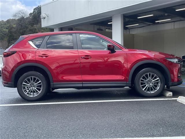 ＣＸ－５ ２０Ｓ　ワンオーナー　純正ナビ　全方位カメラ／バックカメラ　追従式クルコン　衝突軽減ブレーキ　レーンキープアシスト　ＡＭ／ＦＭ／ＣＤ／ＤＶＤ／ＴＶ　Ｂｌｕｅｔｏｏｔｈ接続／ＡＵＸ／ＵＳＢ　純フロアマット（26枚目）