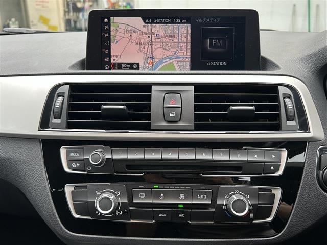 １シリーズ １１８ｉ　ワンオーナー　パーキングアシスト　自動駐車システム　純正ナビ（ＡＭ／ＦＭ／ＣＤ／ＤＶＤ／ＵＳＢ／Ｂｌｕｅｔｏｏｔｈ）　バックカメラ　前後コーナーセンサー　ターボ　純正１６インチＡＷ　ＬＥＤヘッドライト（9枚目）