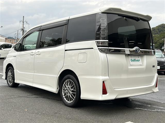 ヴォクシー ハイブリッドＺＳ　純正９インチナビ　フリップダウンモニター　バックカメラ　クルーズコントロール　トヨタセーフティーセンス　シートヒーター　ＬＥＤヘッドライト　衝突被害軽減システム　ＥＴＣ　プッシュスタート（22枚目）