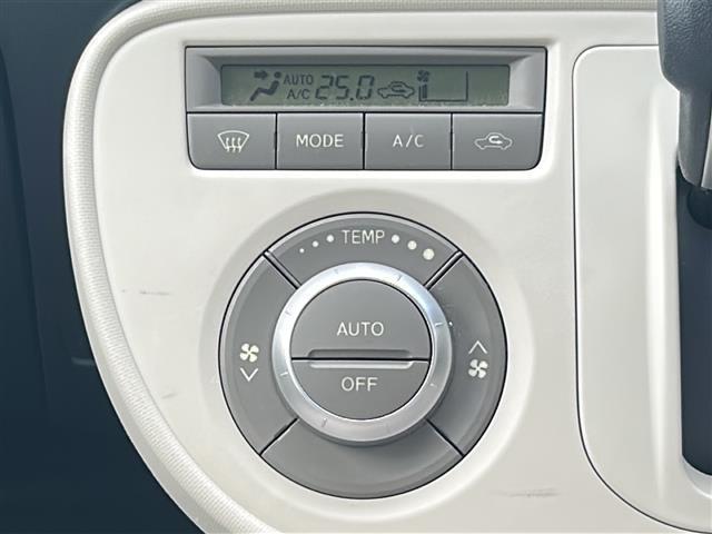 ミラココア ココアX 禁煙車 オーディオ オートエアコン アイドリングストップ ベンチシート CD スマートキー 純正フロアマット パワーステアリング パワーウィンドウ ABS ハロゲンライト 電動格納ミラー ドアバイザー(6枚目)