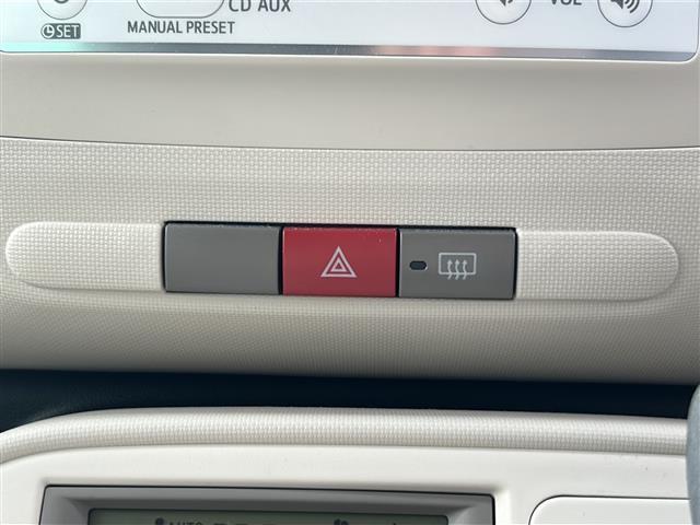 ミラココア ココアX 禁煙車 オーディオ オートエアコン アイドリングストップ ベンチシート CD スマートキー 純正フロアマット パワーステアリング パワーウィンドウ ABS ハロゲンライト 電動格納ミラー ドアバイザー(9枚目)