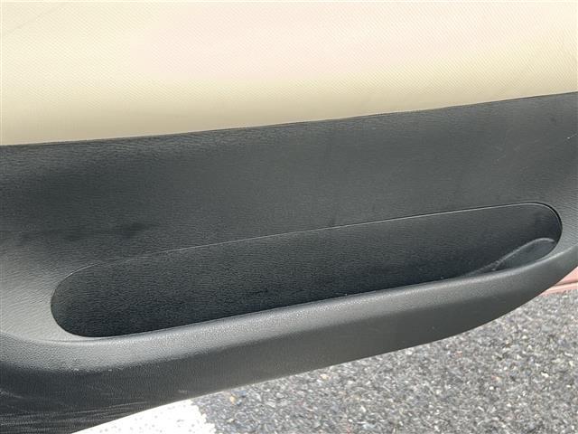 ミラココア ココアX 禁煙車 オーディオ オートエアコン アイドリングストップ ベンチシート CD スマートキー 純正フロアマット パワーステアリング パワーウィンドウ ABS ハロゲンライト 電動格納ミラー ドアバイザー(33枚目)