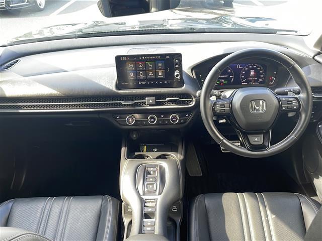 ＺＲ－Ｖ ｅ：ＨＥＶ　Ｚ　純正メモリナビ　パノラミックビューモニター　ＢＯＳＥサウンド　ホンダセンシング　アダプティブクルーズコントロール　ブラインドスポットモニター　シートヒーター　ステアリングヒーター　ビルトインＥＴＣ（3枚目）