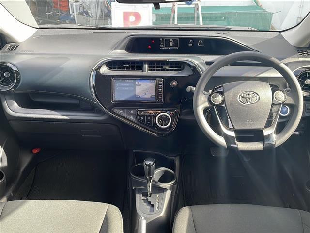 アクア Ｓスタイルブラック　純正メモリナビ　バックカメラ　トヨタセーフティセンス　プリクラッシュセーフティ　レーンキープアシスト　スマートキー　プッシュスタート　ＥＴＣ　禁煙車　オートエアコン　ドアバイザー　純正フロアマット（2枚目）