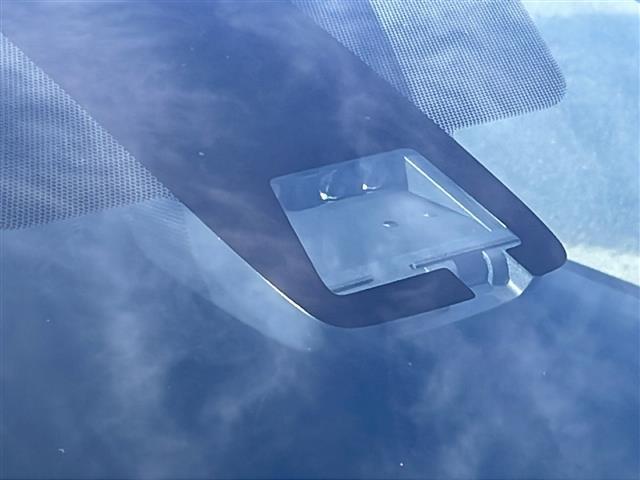 アクア Ｓスタイルブラック　純正メモリナビ　バックカメラ　トヨタセーフティセンス　プリクラッシュセーフティ　レーンキープアシスト　スマートキー　プッシュスタート　ＥＴＣ　禁煙車　オートエアコン　ドアバイザー　純正フロアマット（5枚目）