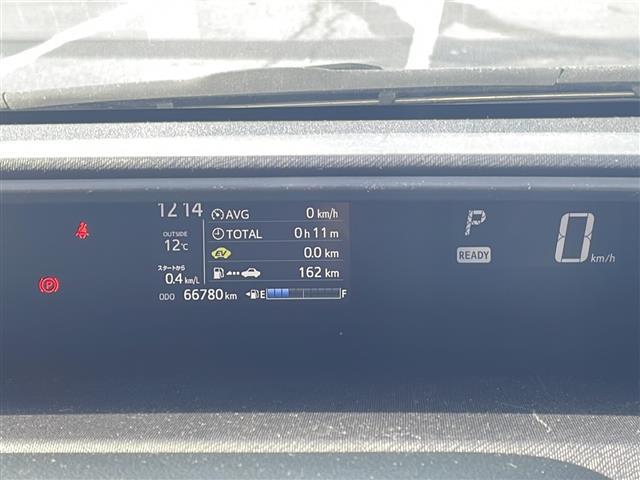 アクア Ｓスタイルブラック　純正メモリナビ　バックカメラ　トヨタセーフティセンス　プリクラッシュセーフティ　レーンキープアシスト　スマートキー　プッシュスタート　ＥＴＣ　禁煙車　オートエアコン　ドアバイザー　純正フロアマット（7枚目）