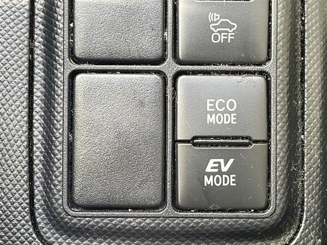 アクア Ｓスタイルブラック　純正メモリナビ　バックカメラ　トヨタセーフティセンス　プリクラッシュセーフティ　レーンキープアシスト　スマートキー　プッシュスタート　ＥＴＣ　禁煙車　オートエアコン　ドアバイザー　純正フロアマット（9枚目）