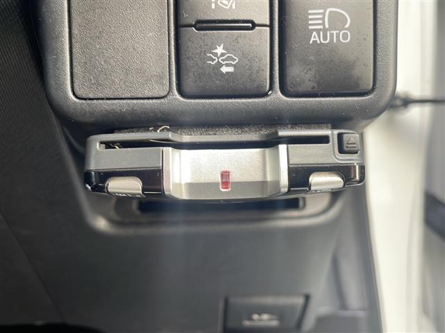 アクア Ｓスタイルブラック　純正メモリナビ　バックカメラ　トヨタセーフティセンス　プリクラッシュセーフティ　レーンキープアシスト　スマートキー　プッシュスタート　ＥＴＣ　禁煙車　オートエアコン　ドアバイザー　純正フロアマット（12枚目）