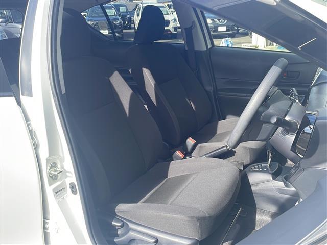 アクア Ｓスタイルブラック　純正メモリナビ　バックカメラ　トヨタセーフティセンス　プリクラッシュセーフティ　レーンキープアシスト　スマートキー　プッシュスタート　ＥＴＣ　禁煙車　オートエアコン　ドアバイザー　純正フロアマット（13枚目）