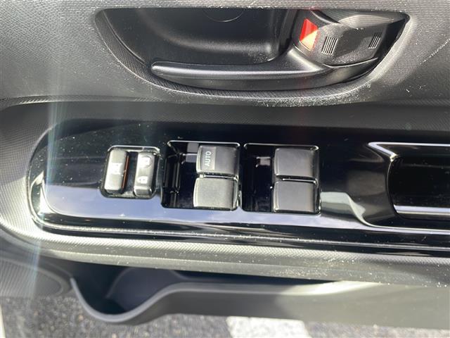 アクア Ｓスタイルブラック　純正メモリナビ　バックカメラ　トヨタセーフティセンス　プリクラッシュセーフティ　レーンキープアシスト　スマートキー　プッシュスタート　ＥＴＣ　禁煙車　オートエアコン　ドアバイザー　純正フロアマット（30枚目）