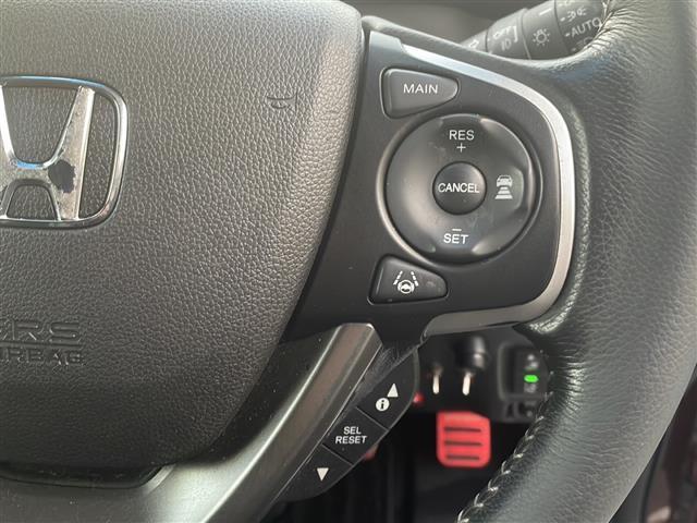 ステップワゴンスパーダ スパーダハイブリッド　Ｇ・ＥＸ　ホンダセンシング　純正９インチナビ　Ｂｌｕｅｔｏｏｔｈオーディオ　ＤＶＤ再生　ＨＤＭＩ　ＵＳＢ　マルチビューモニター　後席フリップダウンモニター　両側パワースライド　アダプティブクルーズコントロール　車高調　ＬＥＤ（8枚目）