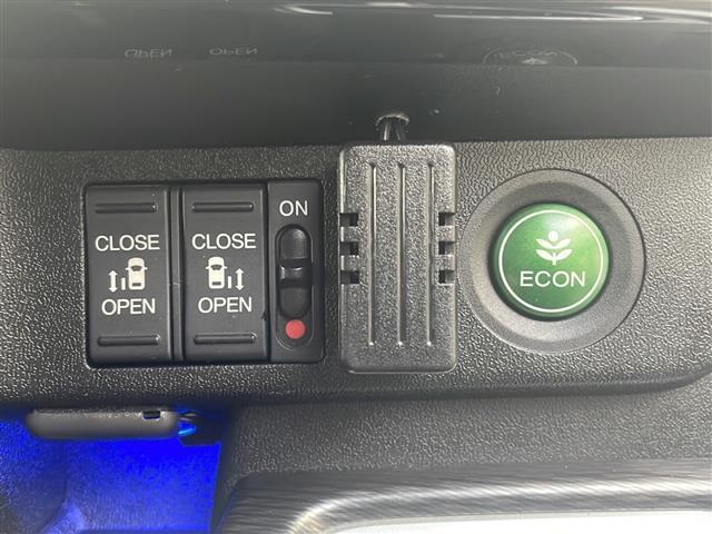 ステップワゴンスパーダ スパーダハイブリッド　Ｇ・ＥＸ　ホンダセンシング　純正９インチナビ　Ｂｌｕｅｔｏｏｔｈオーディオ　ＤＶＤ再生　ＨＤＭＩ　ＵＳＢ　マルチビューモニター　後席フリップダウンモニター　両側パワースライド　アダプティブクルーズコントロール　車高調　ＬＥＤ（10枚目）