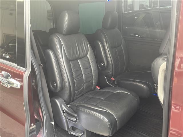 ステップワゴンスパーダ スパーダハイブリッド　Ｇ・ＥＸ　ホンダセンシング　純正９インチナビ　Ｂｌｕｅｔｏｏｔｈオーディオ　ＤＶＤ再生　ＨＤＭＩ　ＵＳＢ　マルチビューモニター　後席フリップダウンモニター　両側パワースライド　アダプティブクルーズコントロール　車高調　ＬＥＤ（15枚目）