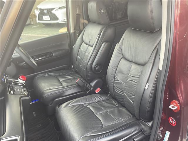 ステップワゴンスパーダ スパーダハイブリッド　Ｇ・ＥＸ　ホンダセンシング　純正９インチナビ　Ｂｌｕｅｔｏｏｔｈオーディオ　ＤＶＤ再生　ＨＤＭＩ　ＵＳＢ　マルチビューモニター　後席フリップダウンモニター　両側パワースライド　アダプティブクルーズコントロール　車高調　ＬＥＤ（22枚目）