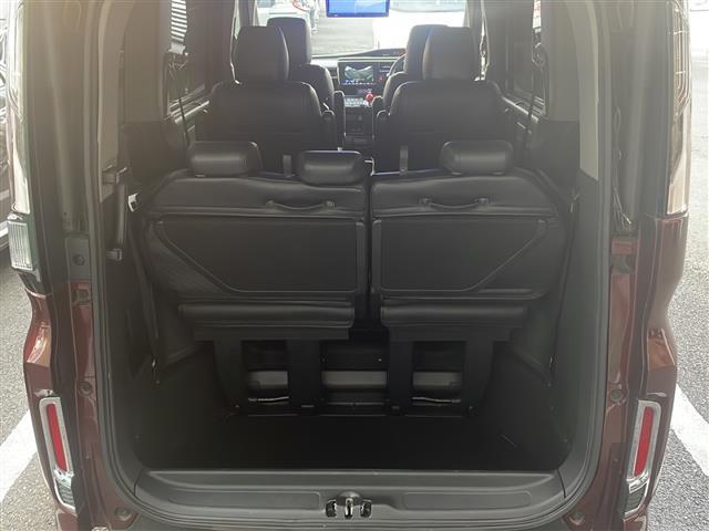 ステップワゴンスパーダ スパーダハイブリッド　Ｇ・ＥＸ　ホンダセンシング　純正９インチナビ　Ｂｌｕｅｔｏｏｔｈオーディオ　ＤＶＤ再生　ＨＤＭＩ　ＵＳＢ　マルチビューモニター　後席フリップダウンモニター　両側パワースライド　アダプティブクルーズコントロール　車高調　ＬＥＤ（25枚目）