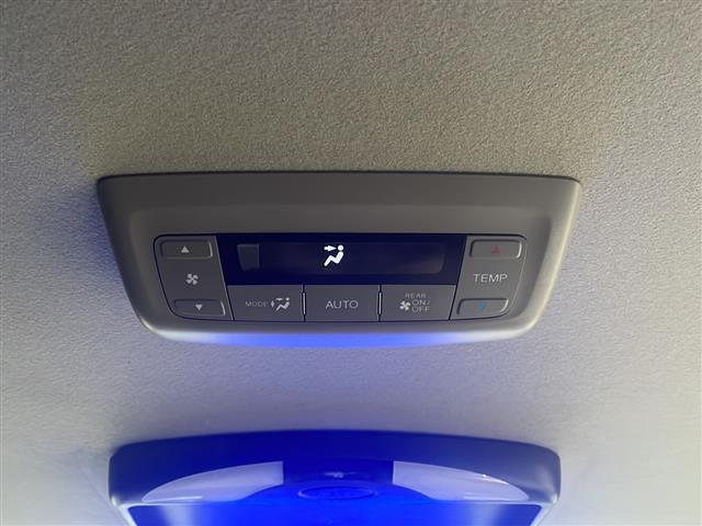 ステップワゴンスパーダ スパーダハイブリッド　Ｇ・ＥＸ　ホンダセンシング　純正９インチナビ　Ｂｌｕｅｔｏｏｔｈオーディオ　ＤＶＤ再生　ＨＤＭＩ　ＵＳＢ　マルチビューモニター　後席フリップダウンモニター　両側パワースライド　アダプティブクルーズコントロール　車高調　ＬＥＤ（35枚目）