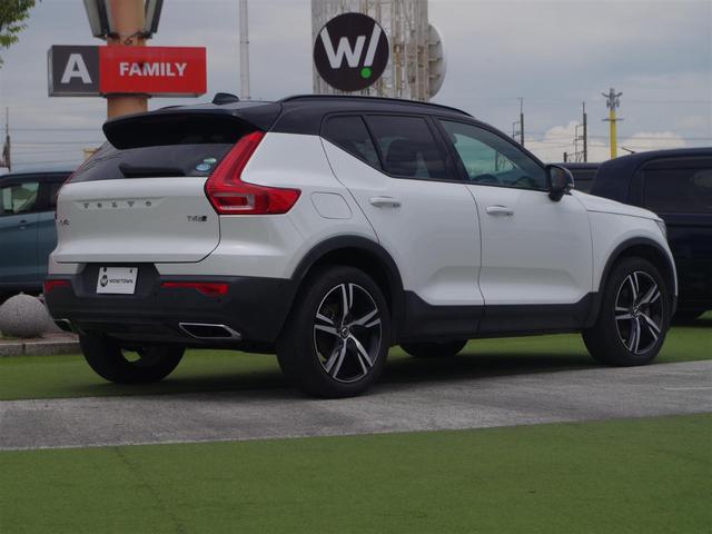 ＸＣ４０ Ｔ４　ＡＷＤ　Ｒデザイン　純正ナビ（フルセグ）　クルーズコントロール（追従走行有）　全周囲カメラ　ハーフレザーシート　パワーシート（前席）　シートヒーター（前席）　本革巻きステアリング　パワーバックドア　ＬＥＤヘッドライト（26枚目）