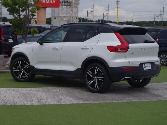 ＸＣ４０ Ｔ４　ＡＷＤ　Ｒデザイン　純正ナビ（フルセグ）　クルーズコントロール（追従走行有）　全周囲カメラ　ハーフレザーシート　パワーシート（前席）　シートヒーター（前席）　本革巻きステアリング　パワーバックドア　ＬＥＤヘッドライト（27枚目）